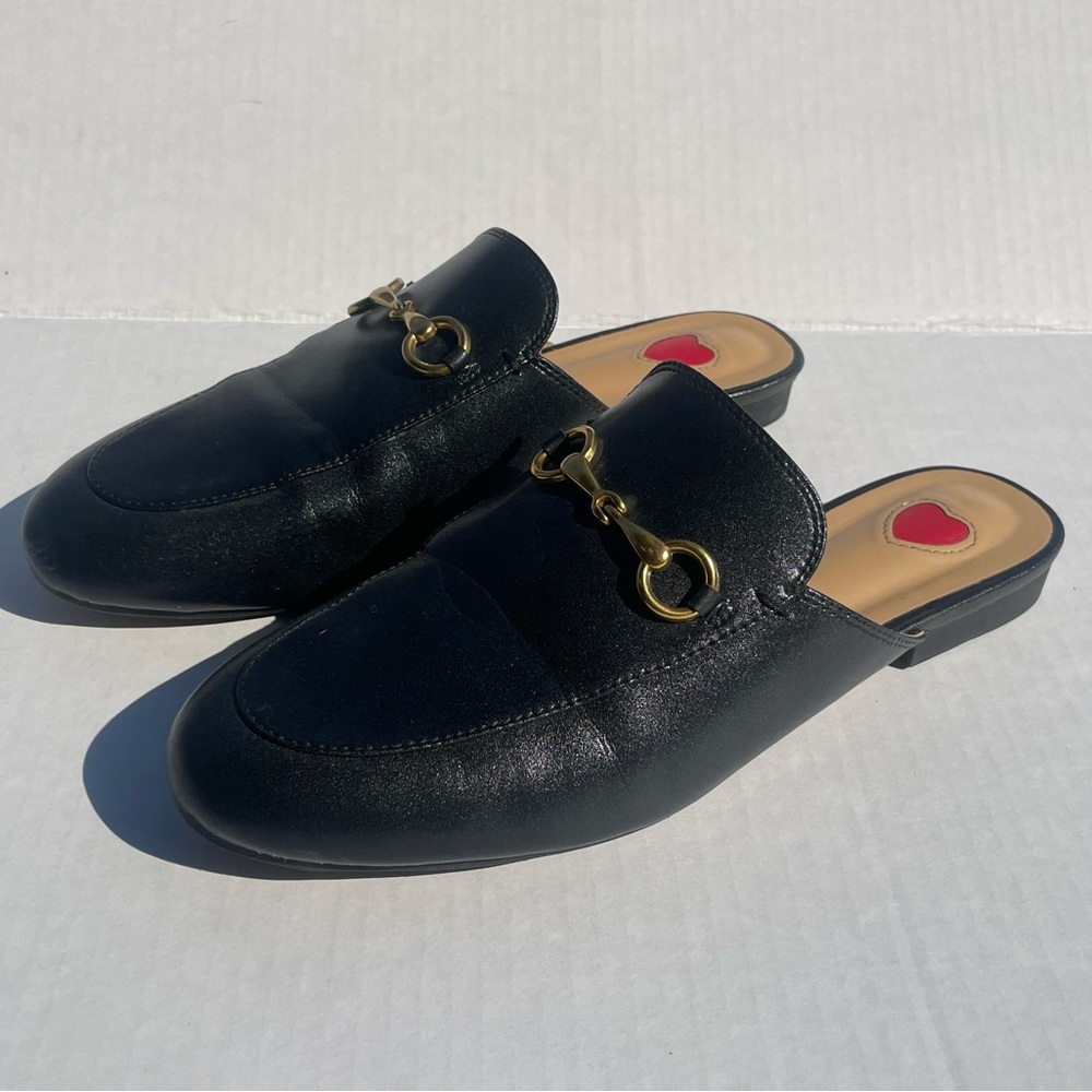 Arqa Mule Almond Toe Leather Slip on Flats